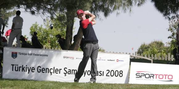 Genç golfçüler 19 Mayıs için sahada