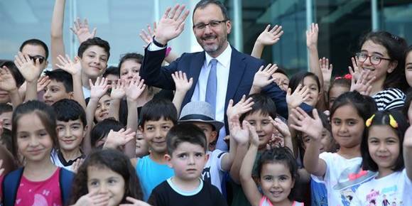 Gençlik ve Spor Bakanı Dr. Mehmet Muharrem Kasapoğlu, Kurban Bayramı dolayısıyla mesaj yayımladı