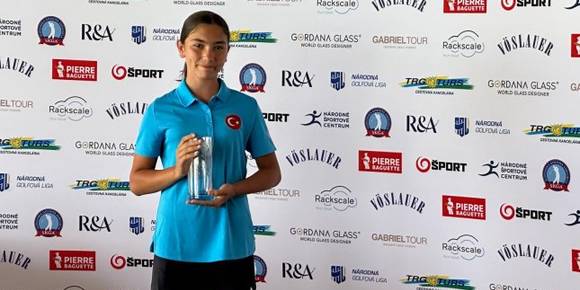 Milli Golfçülerimizden Ada Narin, Slovakya Gençler Açık Şampiyonası’nın U14 Kategorisinde üçüncü oldu..