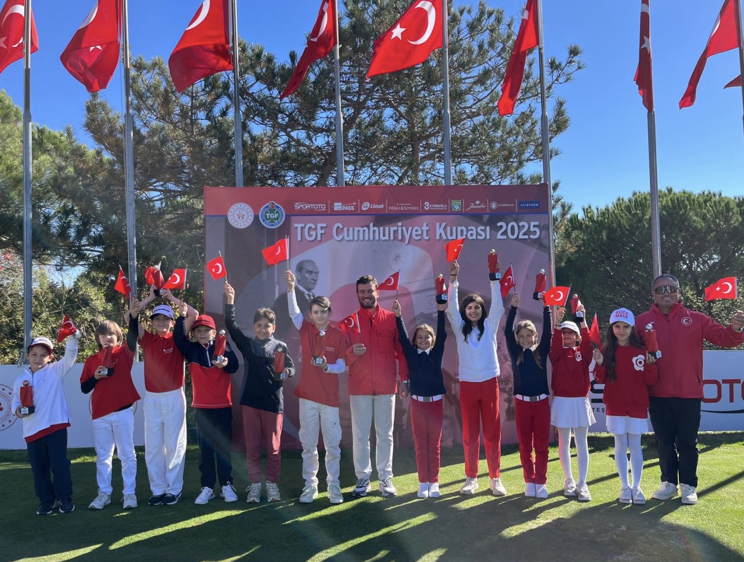2025 TGF Cumhuriyet Kupası’nın Minikler ve Yıldızlar Kategorisinde Kupalar Sahiplerini Buldu