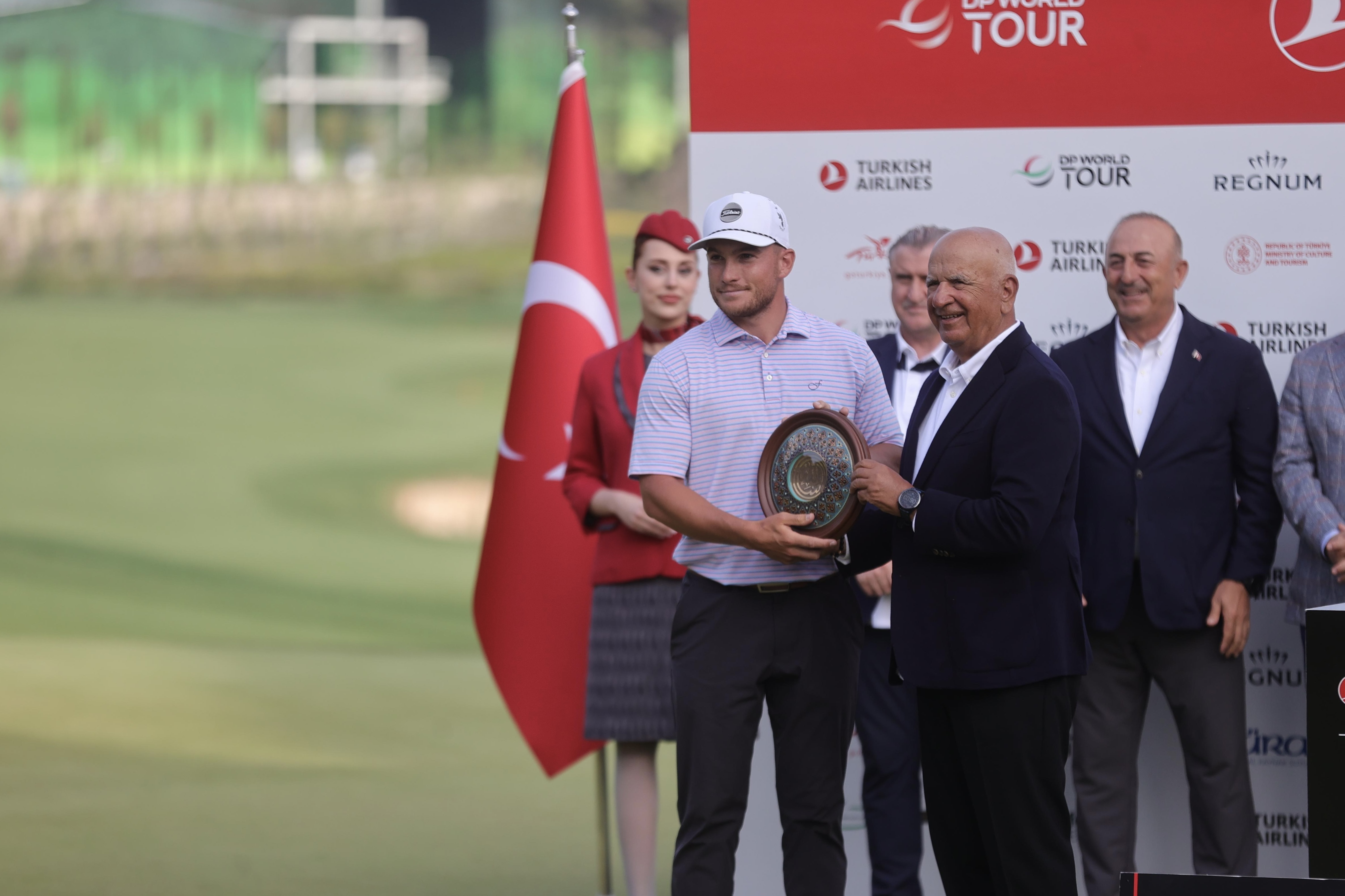 LEON AÇIKALIN’A “LEADING TURKISH PLAYER” ÖDÜLÜ