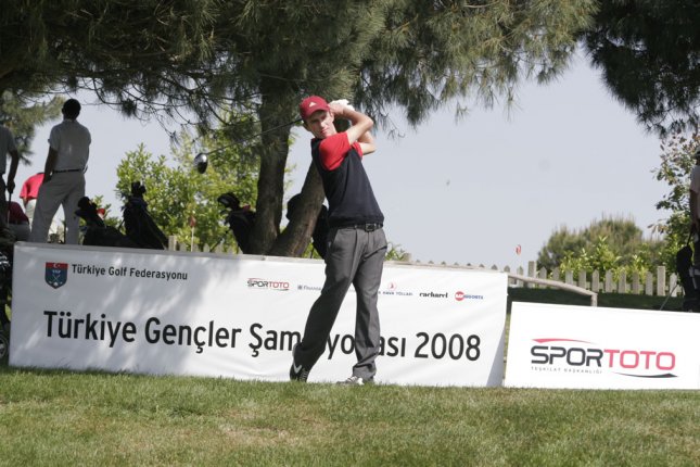 Genç golfçüler 19 Mayıs için sahada