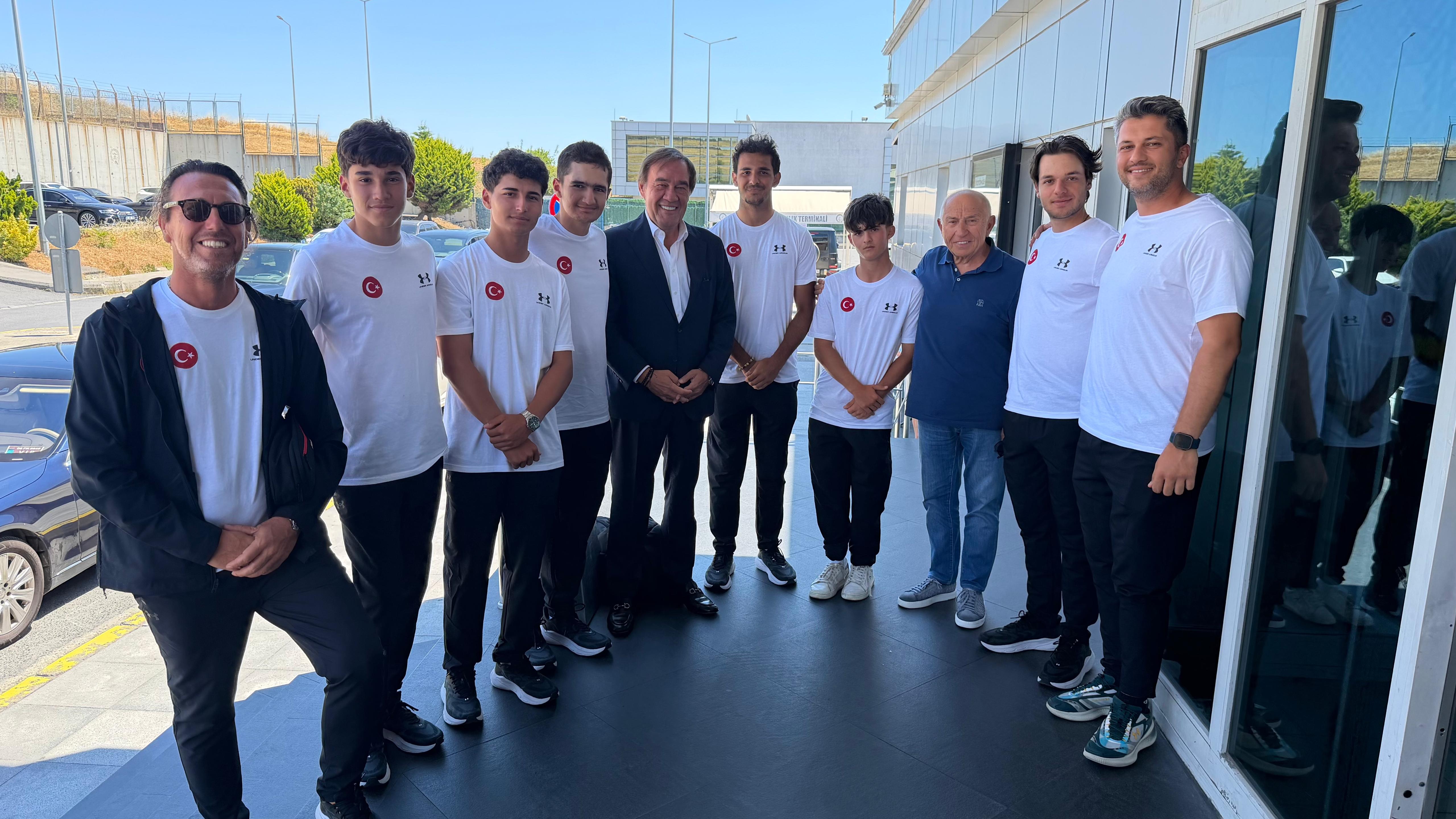 Türkiye Golf Federasyonu Başkanı Sayın Yıldırım Demirören ile Türkiye Golf Federasyonu Başkan Vekili Sayın Nihat Özdemir, EGA Boys’ Team Şampiyonası’ndan dönen Milli Takım sporcularımızla bir araya geldi