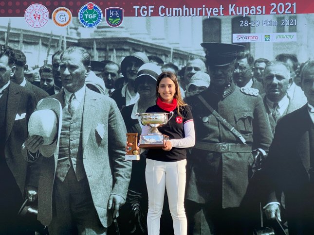 TGF Cumhuriyet Kupası Şampiyonu Sude Bay 