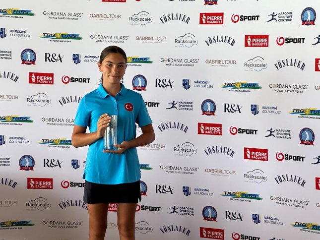 Milli Golfçülerimizden Ada Narin, Slovakya Gençler Açık Şampiyonası’nın U14 Kategorisinde üçüncü oldu..