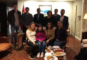 Büyükelçi Türkoğlu, U18 Milli Golf Takımı'nı evinde ağırladı